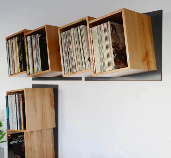 Schwebendes Schallplattenregal zur Wandmontage